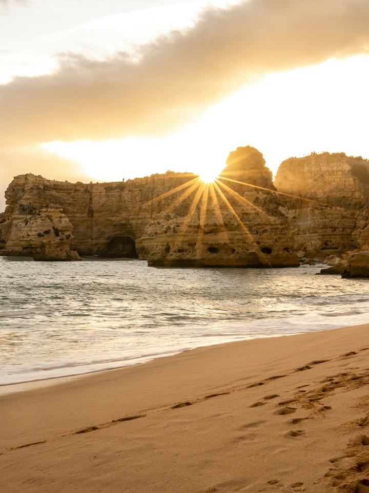 Falésias do Algarve ao pôr do sol